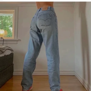 Levis jeans - Säljer mina Levis jeans som tyvärr blivit förmå för mig. Storlek 29/32 och sitter som på bilden. (Lånad bild)