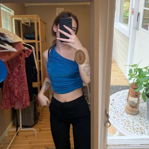 Blå topp - ifrån shein tror ja😅 oanvänd, köpare står för frakt💗