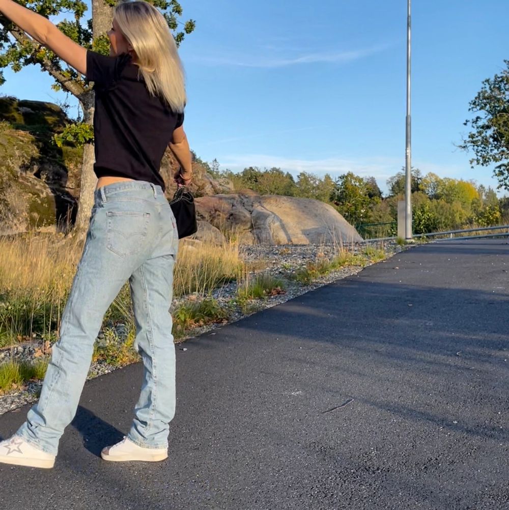 Super fina 501! Jag är en 36 vanligtvis, 174 cm lång. Buda gärna!. Jeans & Byxor.
