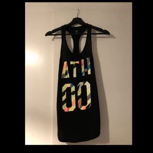 H&M linne storlek S - Träningslinne från H&M i storlek S. Använt skick. 