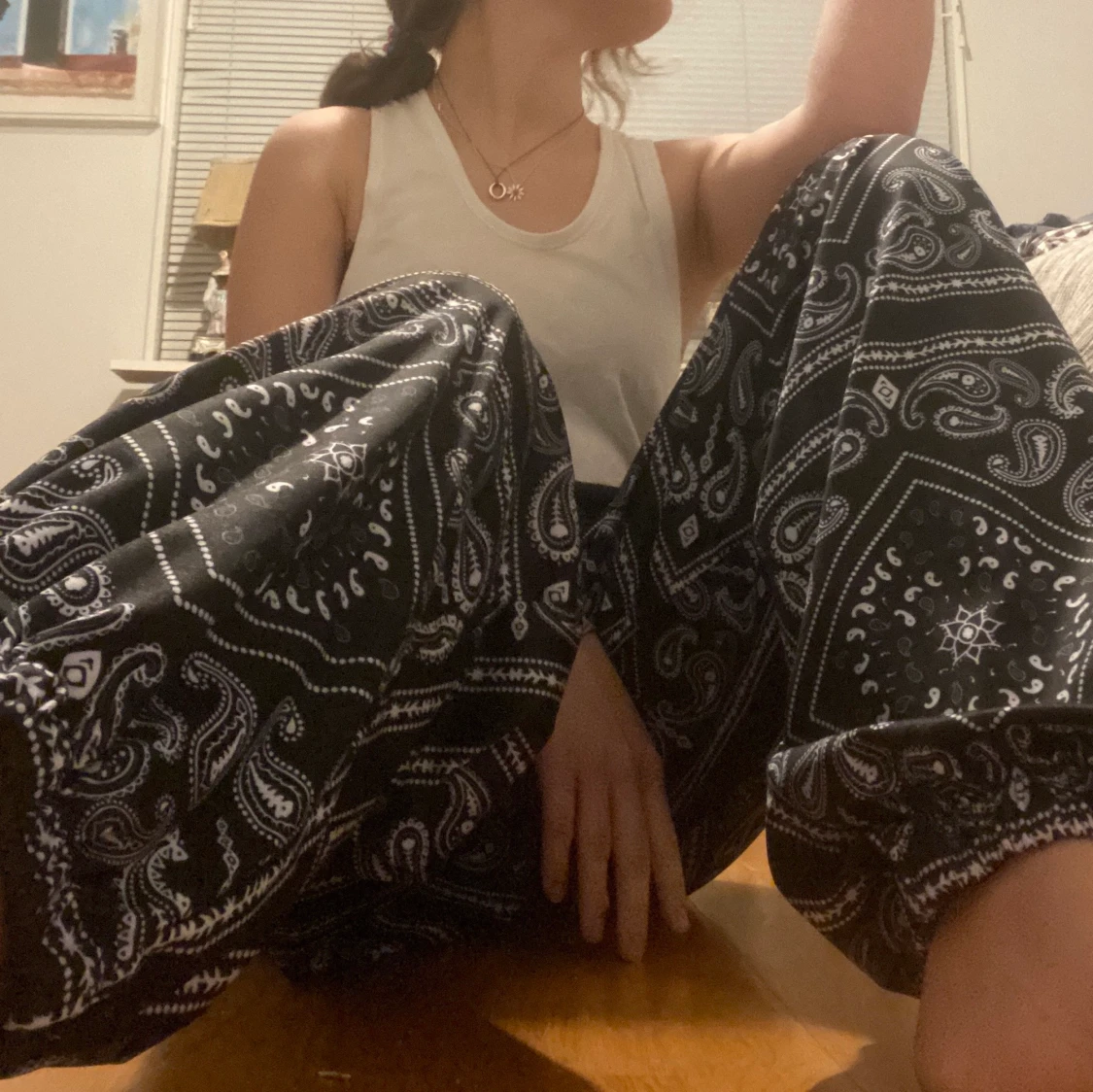 Silky loose bohemian pattern pants 