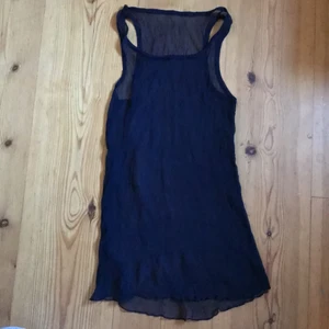 See through linne - Längre linne som är mörkblått och genomskinligt, passar även som kortare klänning om man vill det