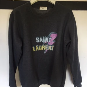 Saint Laurent sweatshirt - Size: XS (sitter som normal S). Cond: 9/10