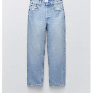Säljer mina snygga zara jeans eftersom dom har tyvärr blivit för små. Använda några gånger men det ser man knappt.🤩