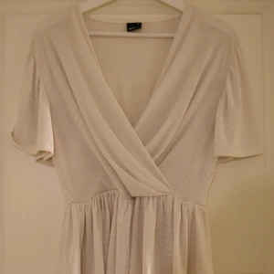 Omlotttopp från ginatricot - Knappt använd. Kan samfraktas 🥰