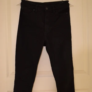 Byxor från monki - Knappt använda Stl 28 som en S.