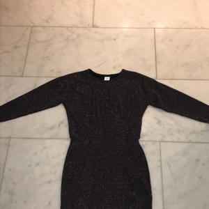 Klänningar från Lindex - Tre supersnygga nyårsklänningar som säljs för de är tyvärr för små men fortfarande i bra skick😍 Buda privat💞