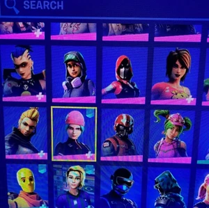 Hej! Nu säljer jag mitt fortnite konto. - Ett fortnite konto med 100-200 skins, wildcat och season 3 battle pass. 