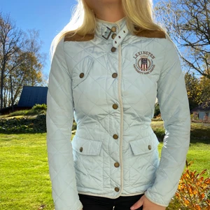 Lexington jacka - Höst jacka med detaljer av mocka. Storlek XS