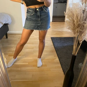 Jeanskjol - Jeanskjol från zara i storlek XS, fint skick. 50kr+frakt 