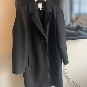 Kappa från hm storlek 40 - Väldigt sparsamt använd