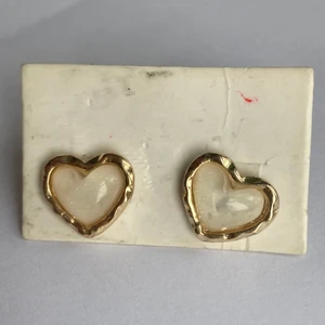 Örhängen - Örhängen i ÄKTA SILVER. 💍Köpta från början här på plick. 💍Hjärtan med guldig ram och gräddvit med lite glitter sten inuti. 💍 köpare står för frakten. 💍