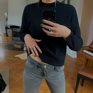 Stickad tröja - Finstickad svart tröja. 