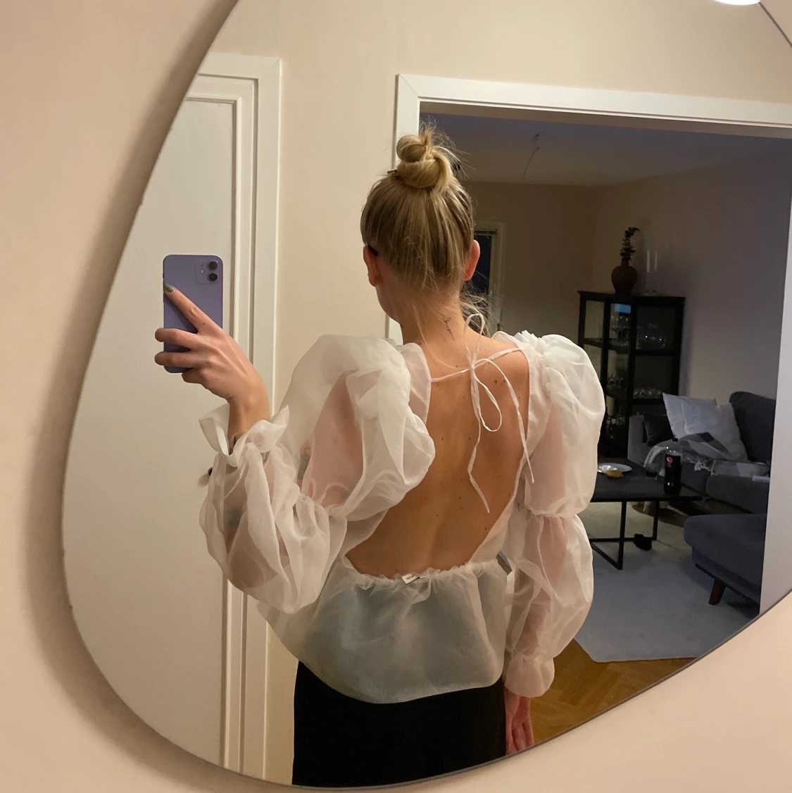 Blus med puffärm och öppen rygg🤎 - 90