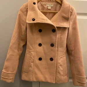 Snygg rosa Skepparjacka från H&M - Sparsamt använd jacka. 