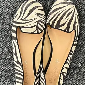 Zebra mönstrade ballerina skor från Woman Mapypaz 