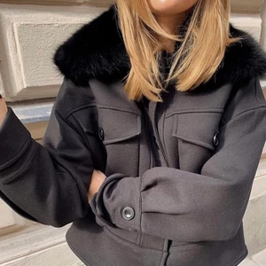 Meotine jacka - Hej, en liten intressekoll på min Meotin jacka. Köpte den förra året och mycket använd! 🥰 skriv för frel bilder. Bud är just nu på 2400+frakt så om ni är intresserade buda🤗 Avslutar budgivningen imorgon kl 4