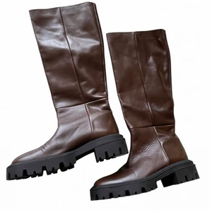 Utsålda zara boots i äkta skinn - Jättesnygga boots från zara som är utsålda, passar till alla kläder och har mycket bra kvalitet