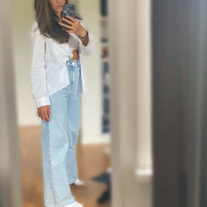 Skjorta - Vit linne-skjorta från ett märke som heter DeFacto. Storlek XS🤍