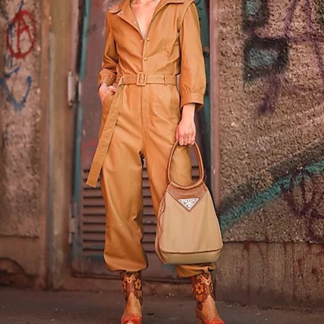 Overall läderimitation