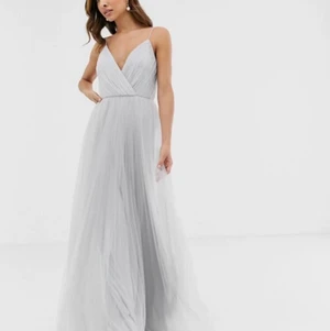 🤍Grå bal/tärnklänning från ASOS🤍 - Har 2 likadana klänningar i stl 38. Aldrig använda med lapparna kvar. Säljer styckevis. Köparen står för frakten. Skriv för fler bilder🤍🤍