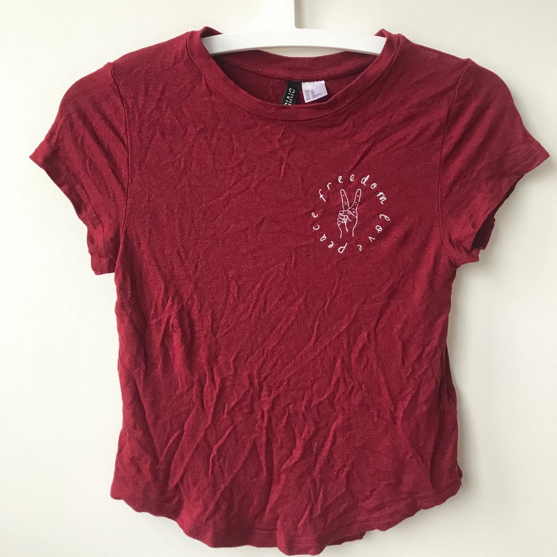 Kort vinröd t-shirt, storlek XS