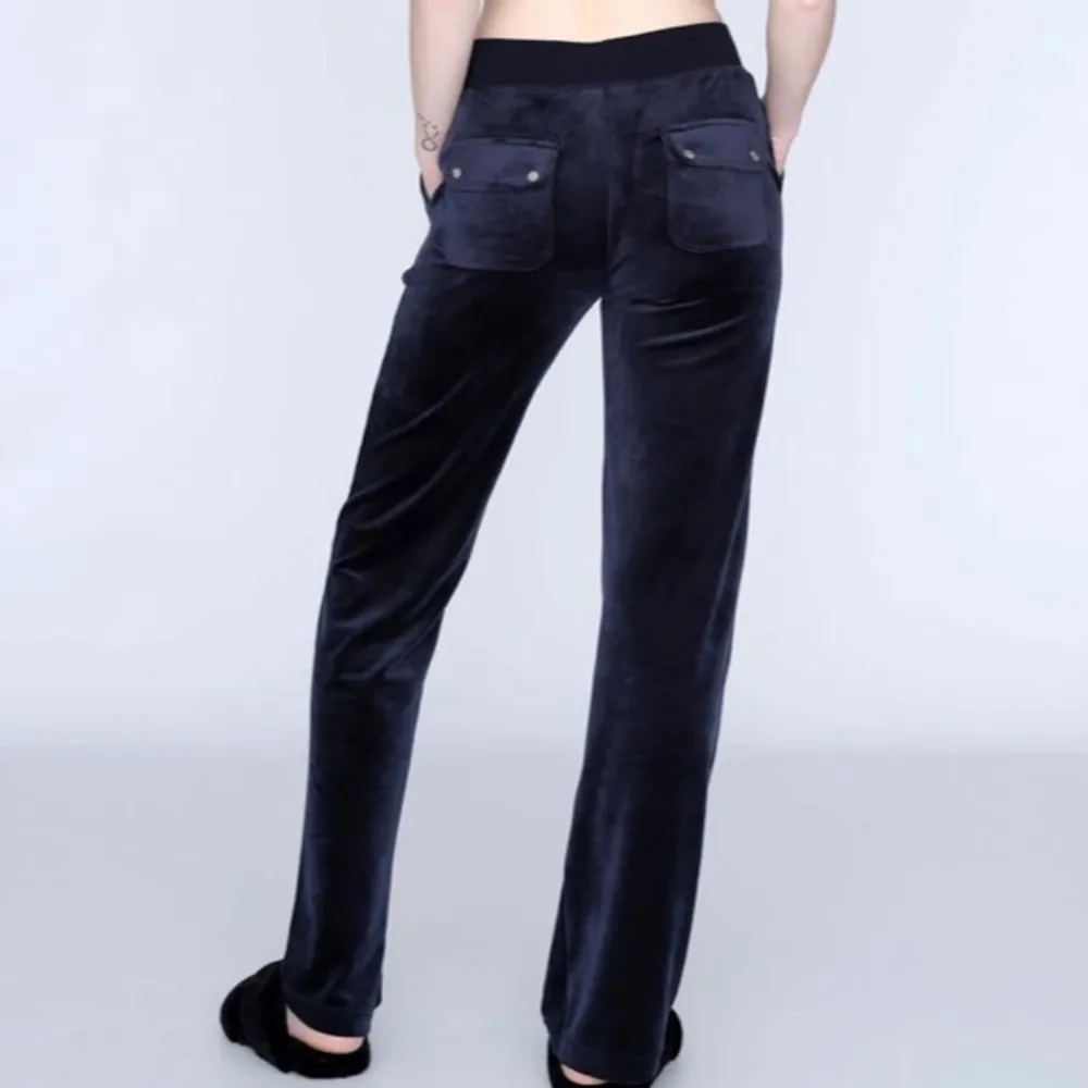 Söker dessa juicy couture byxor pga har letat efter de i MÅNADER för ett bra pris!😣 Krav: Någon av dessa färger, i storlek XXS, och för ett pris som är runt 500-600 kr!. Jeans & Byxor.