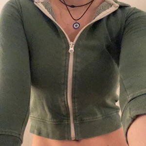Magtröja - Grön snygg magtröja! Den sitter väldigt tajt.