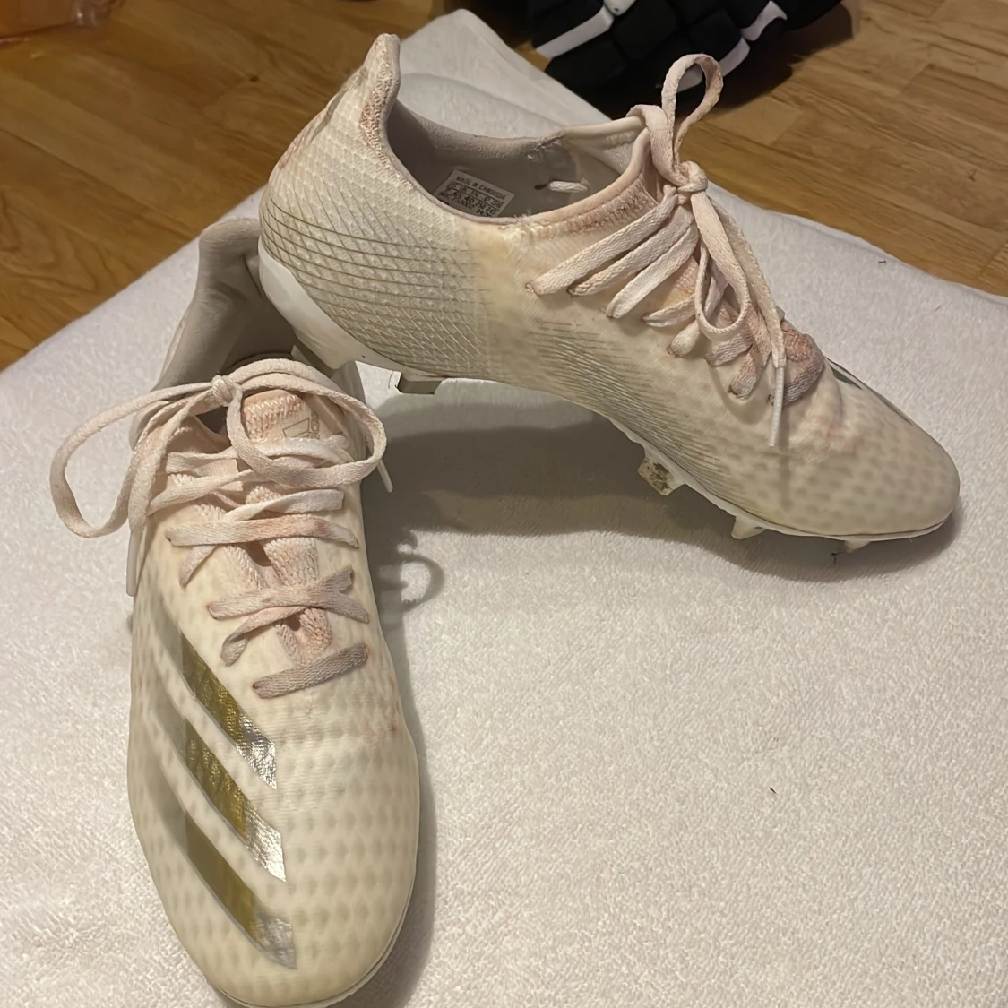 Adidas fotbollsskor storlek 40