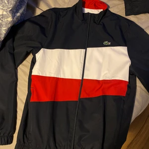 Lacoste tracksuit - Helt ny endast använd 1 gång hemma. Båda är storlek s.