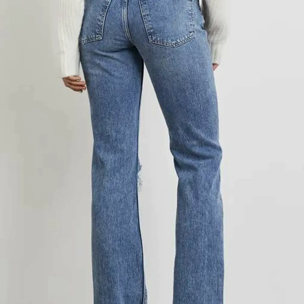 Super fina jeans från gina jag köpte får nån vecka sen, Använda endast en gång och i nyskick. Dom är mid Rise . Jeans & Byxor.