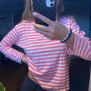 Randig tröja - Superfin tröja från Monki perfekt till våren 💞 I väldigt fint skick! 😁