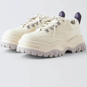 Eytys sneakers - Säljer mina sneakers från Eytys i storlek 38, kontakta för fler bilder. Använda, men bra skick!