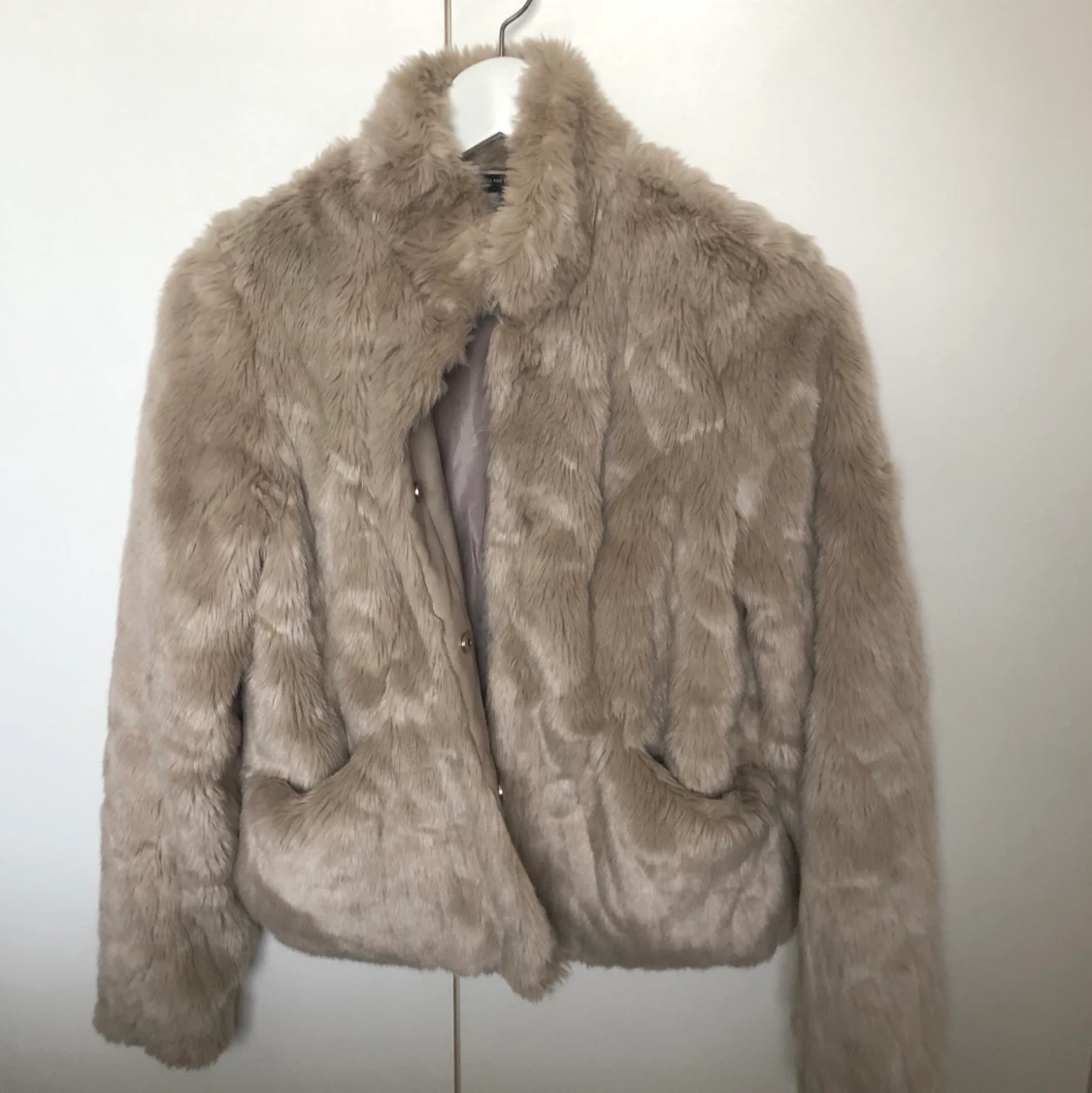 Beige pälsjacka  - 90