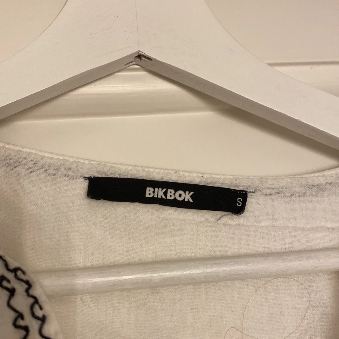 Vit tröja med mönster - 91