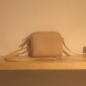 Väska!❤️ - Jag säljer för att jag inte har använt på länge ❤️ men den är som ny!! Och vill gärna mötas upp i Växjö (hälar i stan eller inne i Växjö.)