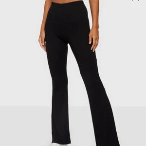 flare pants - jättesköna svarta flare pants från gina                                                              storlek: xs                                                                                   (inte mina bilder)