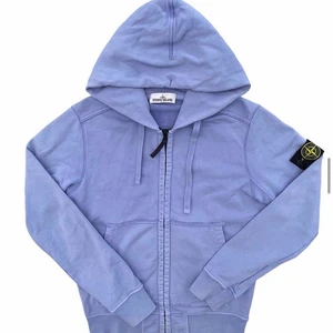 Stone Island Zip Hoodie - Säljer min Stone island Zip hoodie, Storlek S, Väldigt bekväm och skönt Zip Hoodie!