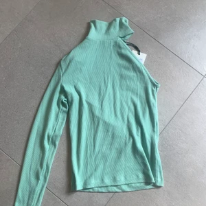 Topp från bikbok stl xs - Oanvänd topp med prislapp kvar