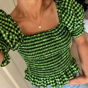 Cool topp - Topp från Zara💜 endast använd ett fåtal gånger! Köparen står för frakt! 