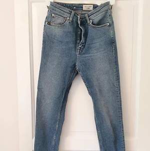 Superfina Tiger of Sweden jeans i storlek 28/32. Nypris 1099. Köparen står för eventuell frakt.