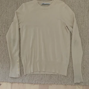 Zara tröja - En jätte snygg tröja ifrån zara. Är i M men passar allt ifrån xs till m. 