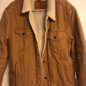 Levis jacka M - Säljer min Levis jacka storlek M