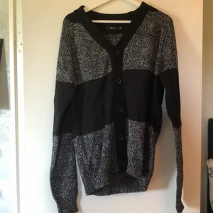 Svart/vit kofta, Skill - Lite använd, men varm