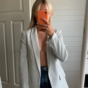 Dam kavaj - Plagget har sällan kommit till användning, därmed fint skick! 