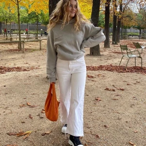 Pangaia Hoodie - Miljövänlig producerad hoodie från The Pangaia. Använd föera gånger och har en mini fläck någonstans som knappt syns, hittar den inte nu. Den är ganska tjock och har mysigt material innuti. Storlek XS. Nypris 2000kr