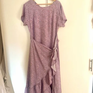 Klänning  - Använd fåtals gånger 