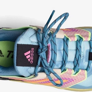 Adidas Performsnce  - Stl 38 2/3, passar bra på mig med stl 38. Anv ett par ggr, nya & superskönt på! Köpta för 1400:-