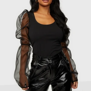 Topp - Super fin fest topp! Aldrig använd, säljes pga att den tyvärr är för liten för mig ;( 