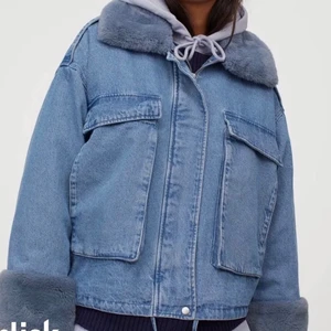 Jacka fuskpäls - Intressekoll. Den ser ut som exakt på bilden men är från missguded. Skriv för egna bilder. Typ Aldrig använd så nyskick 